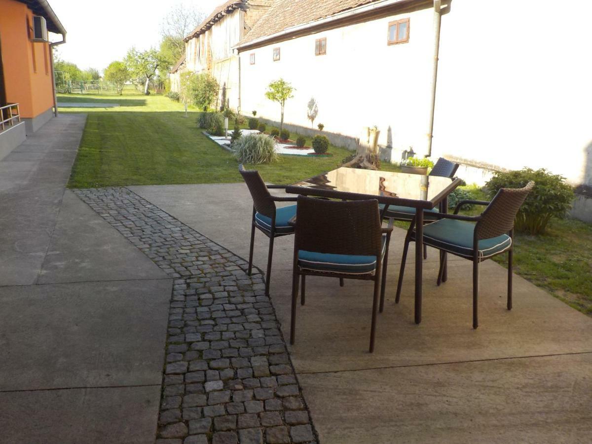 Apartmani Baotić Zupanja Bagian luar foto