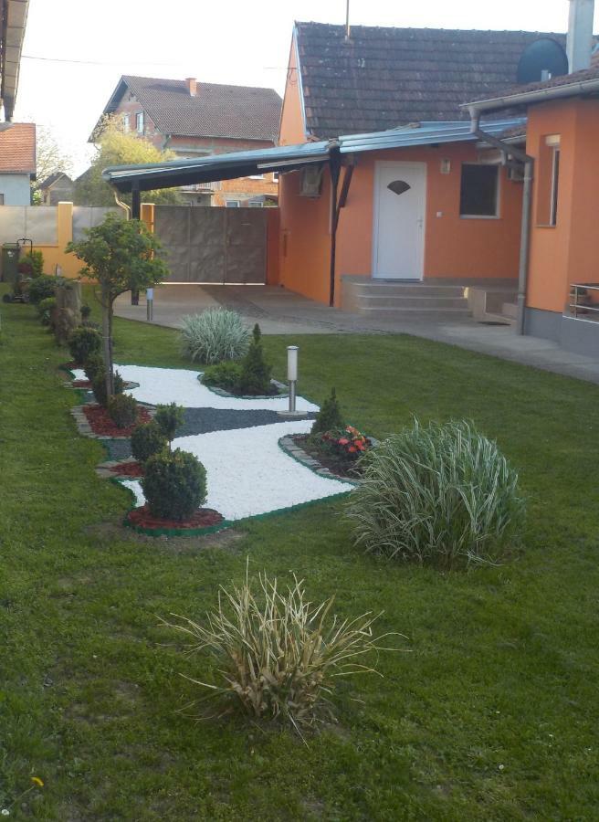 Apartmani Baotić Zupanja Bagian luar foto
